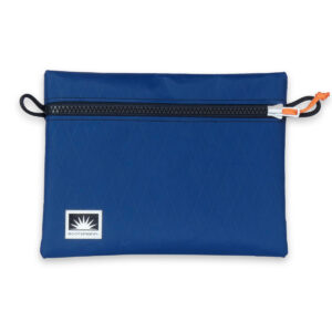 Bootsmann Beutel aus X-Pac, freigestellt – robuster, wasserdichter Beutel mit YKK-Reißverschluss, handgefertigt in Kiel.