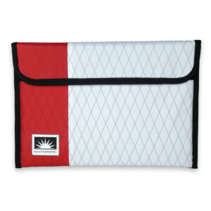 MacBook 13-Zoll Tasche aus X-Pac, freigestellt auf weißem Hintergrund