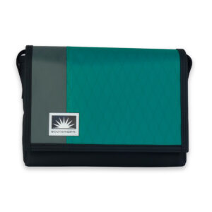 Bootsmann Messenger Tasche M aus X-Pac und Masttaschentuch – freigestellt, handgefertigt in Kiel, robust, wetterfest und langlebig.