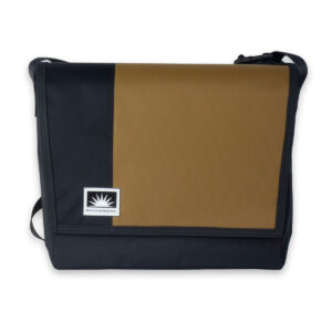 Bootsmann Messenger Tasche XL aus X-Pac und Masttaschentuch freigestellt