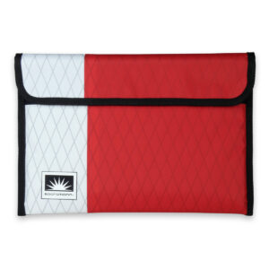 MacBook 13-Zoll Tasche aus X-Pac, freigestellt auf weißem Hintergrund