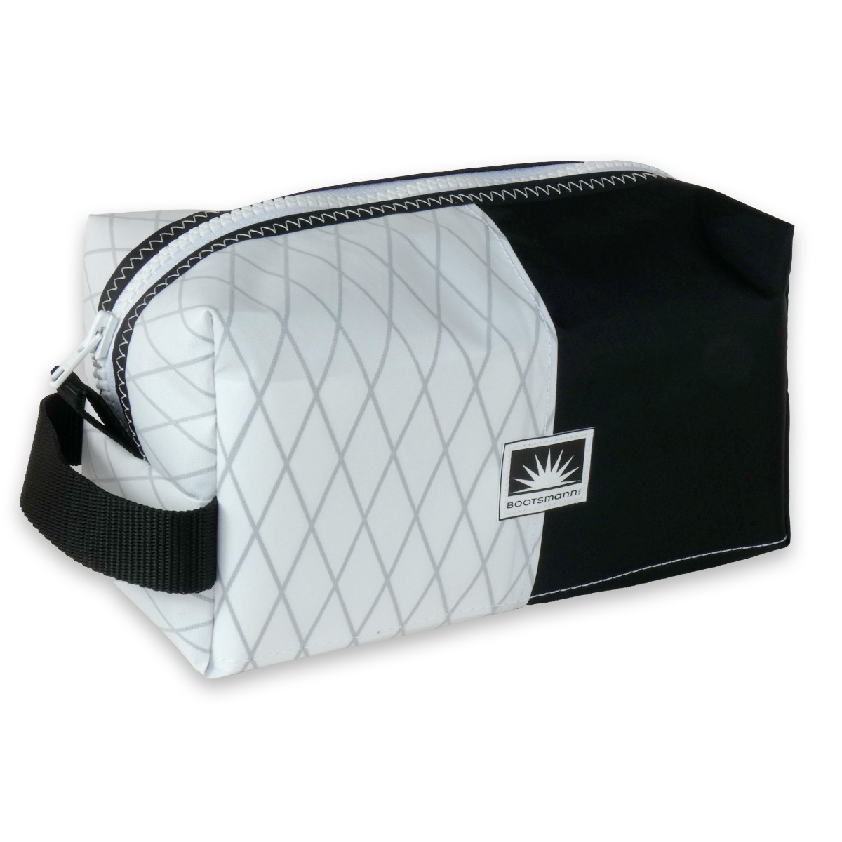 Kulturtasche aus X-Pac Segeltuch mit YKK Reißverschluss, freigestellt