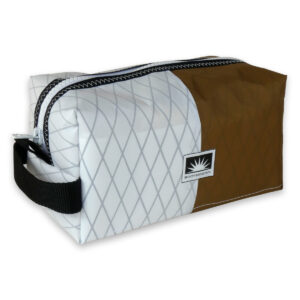 Kulturtasche aus X-Pac Segeltuch mit YKK Reißverschluss, freigestellt