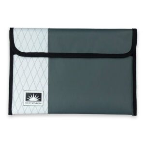 MacBook 13-Zoll Tasche aus X-Pac, freigestellt auf weißem Hintergrund