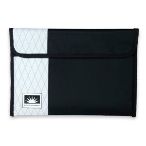 MacBook 13-Zoll Tasche aus X-Pac, freigestellt auf weißem Hintergrund