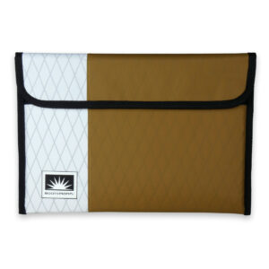 MacBook 13-Zoll Tasche aus X-Pac, freigestellt auf weißem Hintergrund