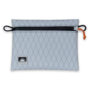 Bootsmann Beutel aus X-Pac, freigestellt – robuster, wasserdichter Beutel mit YKK-Reißverschluss, handgefertigt in Kiel.