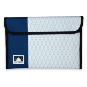 MacBook 13-Zoll Tasche aus X-Pac, freigestellt auf weißem Hintergrund