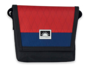 Tasche Bootsmann XS aus X-PAC-Segeltuch mit Innentasche und YKK-Reißverschluss, freigestellt auf weißem Hintergrund