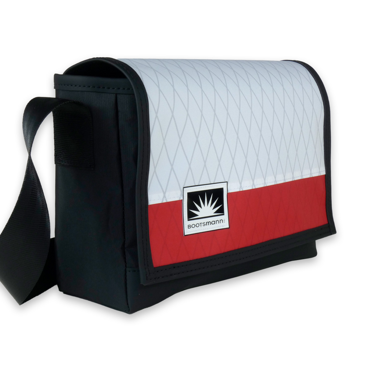 Bootsmann Tasche M aus X-Pac und Masttaschentuch freigestellt – handgefertigt in Kiel, robust, wetterfest und langlebig.