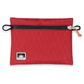 Bootsmann Beutel „Pouch“ aus X-Pac Segeltuch – freigestellt, leicht, robust und wasserdicht.