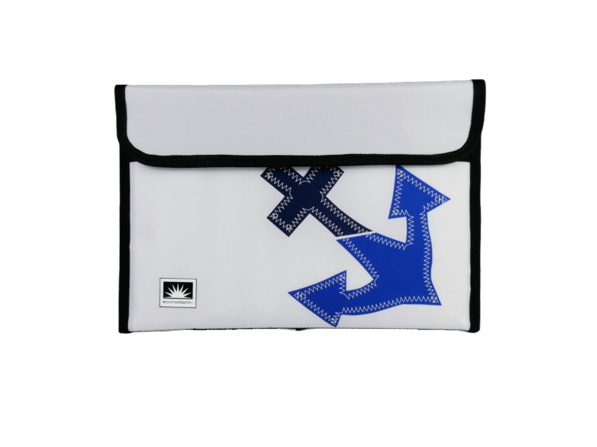 Freigestellte Laptoptasche für MacBook 13 Zoll aus weißem Segeltuch mit blauem Anker