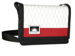 Umhängetasche S-quer aus X-Pac VX21 in Rot und Weiß, wasserdicht, freigestellt