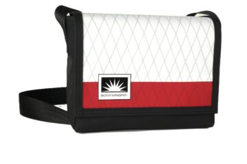 Umhängetasche S-quer aus X-Pac VX21 in Rot und Weiß, wasserdicht, freigestellt