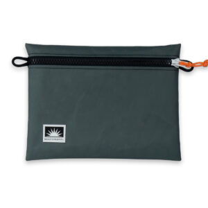 Bootsmann Beutel „Pouch“ aus X-Pac Segeltuch – freigestellt, leicht, robust und wasserdicht.