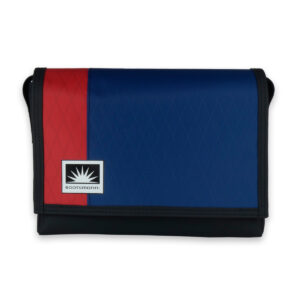 Bootsmann Messenger Tasche M aus X-Pac und Masttaschentuch – freigestellt, handgefertigt in Kiel, robust, wetterfest und langlebig.