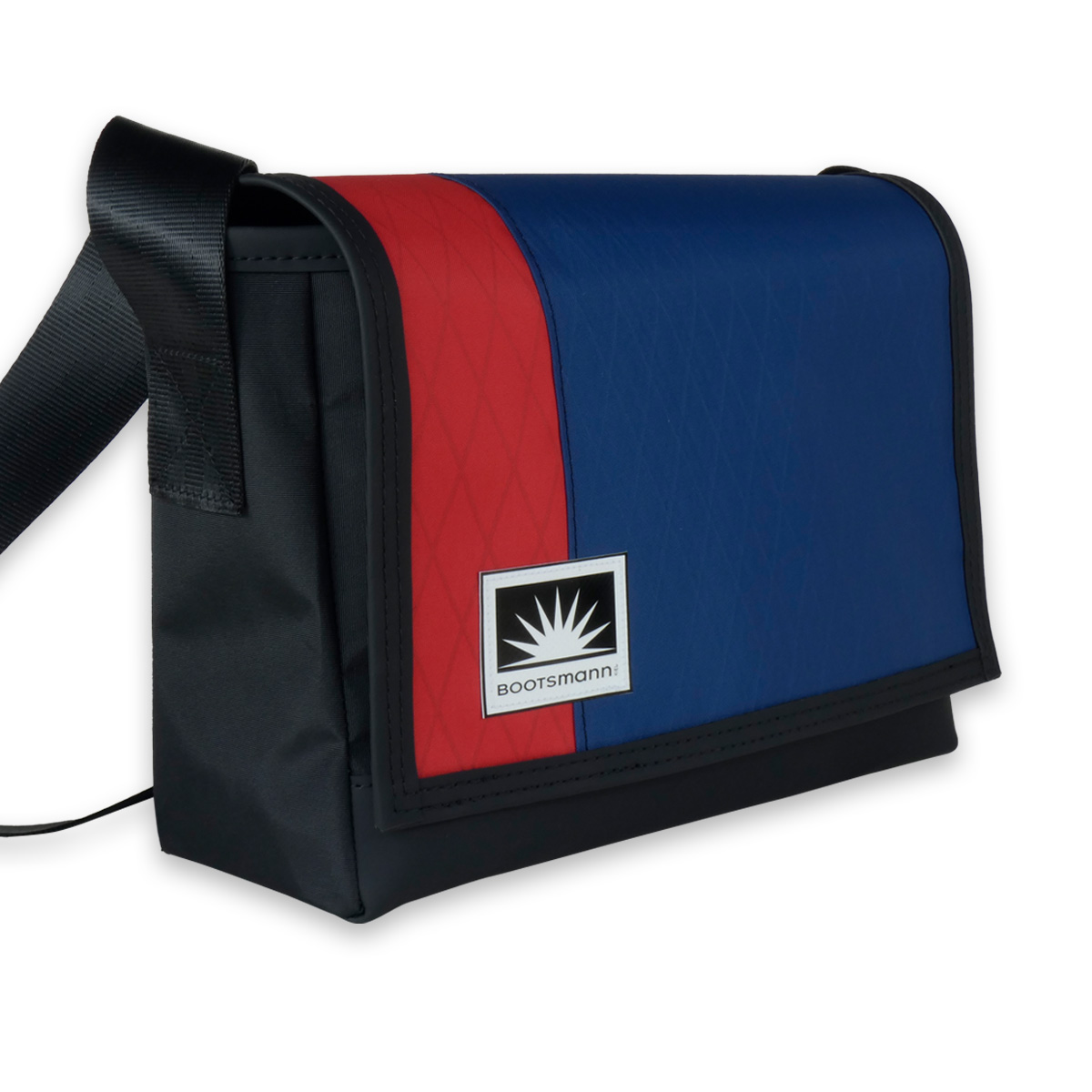 Bootsmann Tasche M aus X-Pac und Masttaschentuch freigestellt – handgefertigt in Kiel, robust, wetterfest und langlebig.