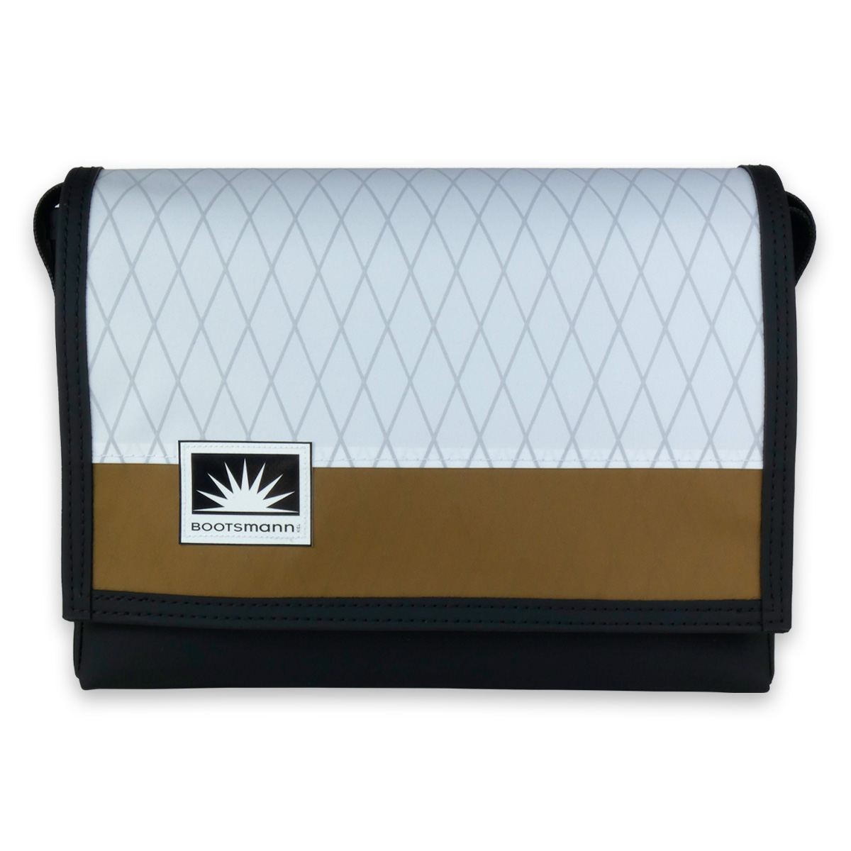 Bootsmann Tasche M aus X-Pac und Masttaschentuch freigestellt – handgefertigt in Kiel, robust, wetterfest und langlebig.