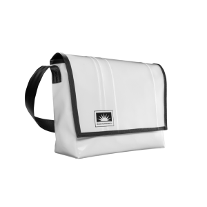 Individuell konfigurierbare Umhängetasche XL aus neuer LKW-Plane, fünf Farben wählbar