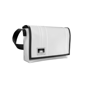 Individuell konfigurierbare Umhängetasche L-quer aus neuer LKW-Plane, fünf Farben wählbar