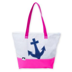 Shopper aus recyceltem Segeltuch mit blauem Anker-Motiv und pinken Boden.