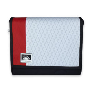 Stylische 17-Zoll Laptoptasche aus X-Pac VX21 in Weiß-Rot. Handgefertigt, wasserdicht, robust & nachhaltig – ideal für Alltag, Uni & Job.