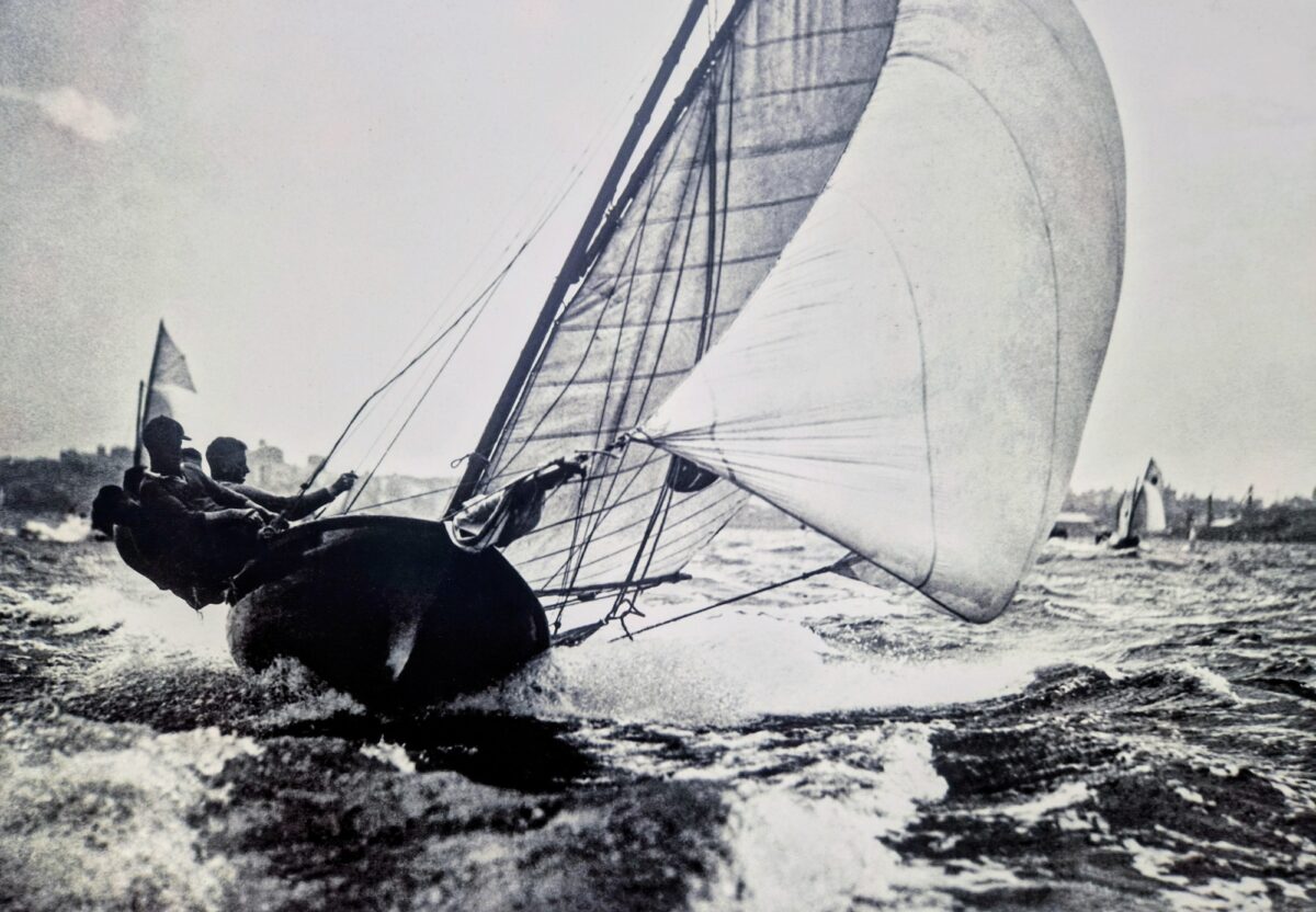 Segeltuchtaschen – Segelschiff mit aufgeblähten Segeln im Sturm