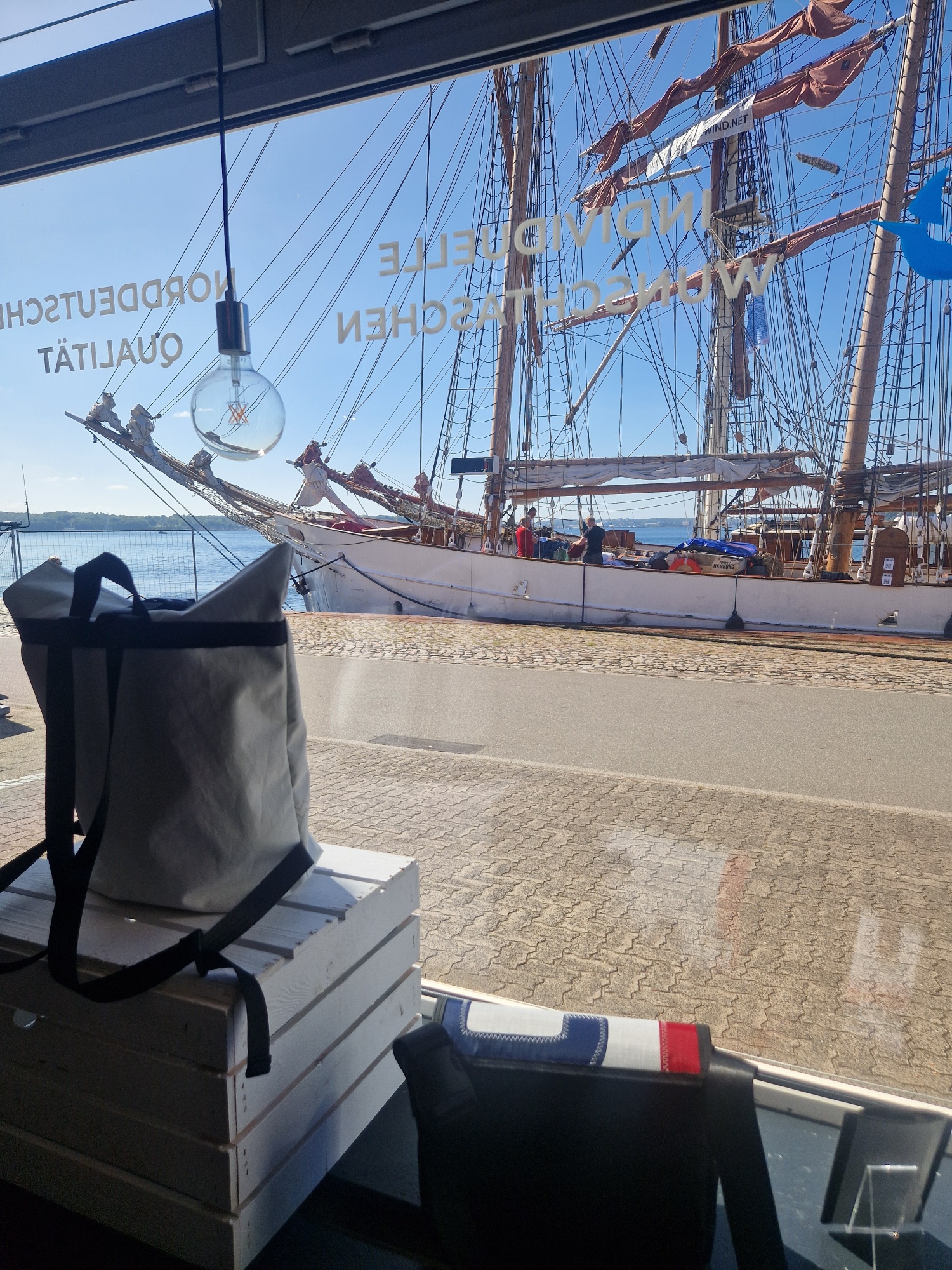 Der Tiessenkai im Juli