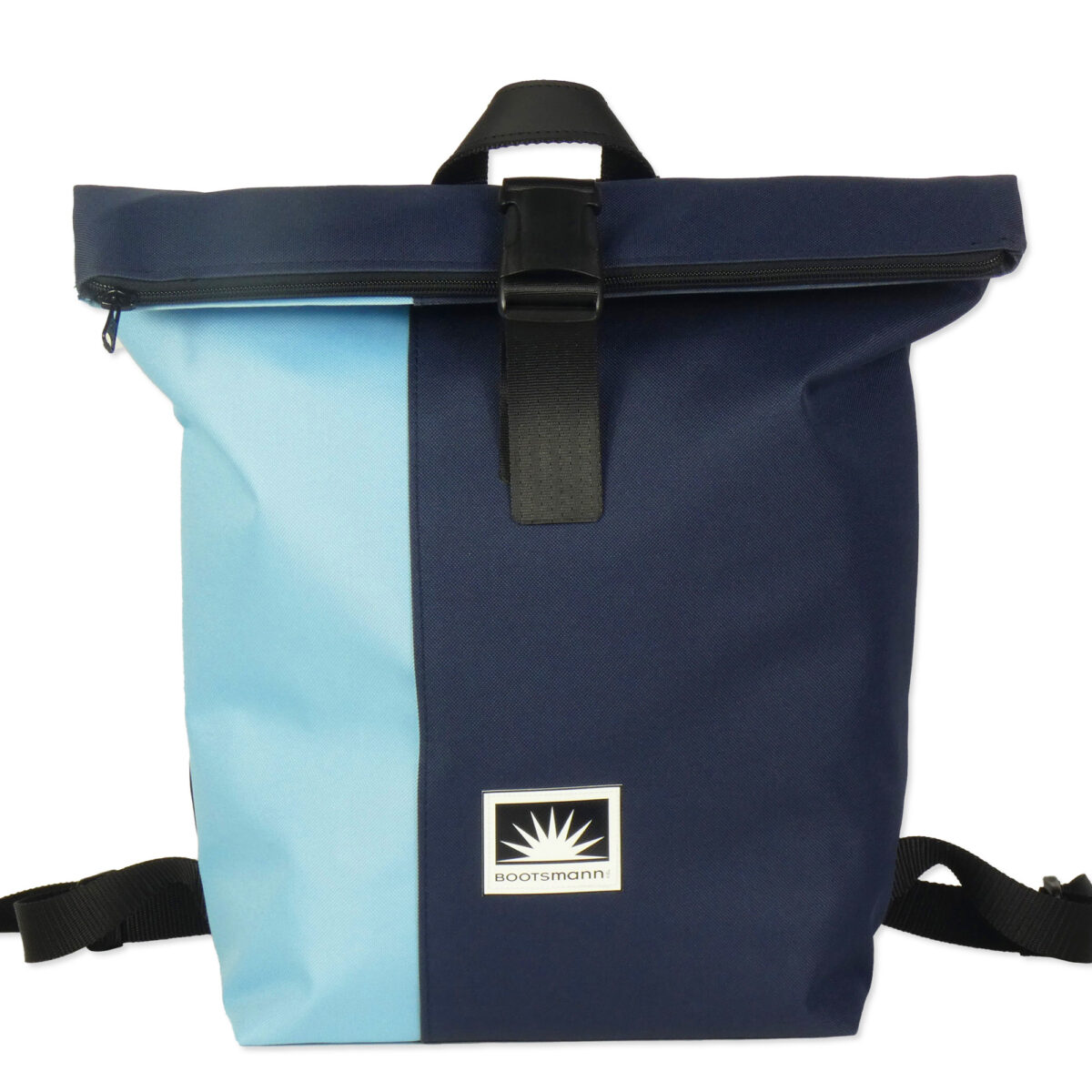 Großer BOOTSMANN-Rucksack aus Canvas in Hellblau und Navyblau, freigestellt