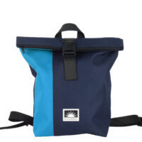 BOOTSMANN-Rucksack aus Canvas in Himmelblau und Navyblau, Größe M, freigestellt