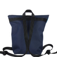 Freigestellte Rückansicht eines BOOTSMANN-Rucksacks aus Canvas in Himmelblau und Navyblau, Größe M, mit sichtbaren Trageriemen