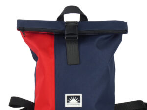 BOOTSMANN-Rucksack aus Canvas in Rot und Navyblau, Größe M, freigestellt