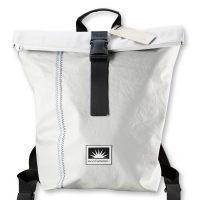 Großer BOOTSMANN-Rucksack aus recyceltem, weißem Segeltuch, freigestellt