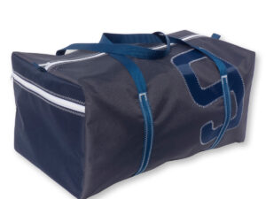 Große Sporttasche in Größe XL aus Canvas, in Dunkelblau mit dunkelblauer Neun. Freigestellt vor weißem Hintergrund