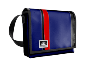 Freigestellte 13-Zoll-Laptoptasche aus LKW-Plane von Complan, robust und wetterfest, mit Außentasche und verstellbarem Laptopfach