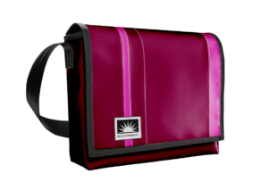 Freigestellte 13-Zoll-Laptoptasche aus LKW-Plane von Complan, robust und wetterfest, mit Außentasche und verstellbarem Laptopfach