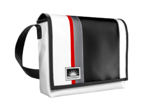 Freigestellte 13-Zoll-Laptoptasche aus LKW-Plane von Complan, robust und wetterfest, mit Außentasche und verstellbarem Laptopfach