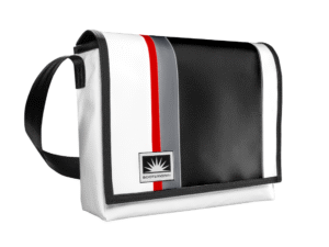 Freigestellte 13-Zoll-Laptoptasche aus LKW-Plane von Complan, robust und wetterfest, mit Außentasche und verstellbarem Laptopfach