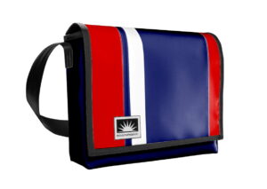 Laptoptasche 13 Zoll aus LKW-Plane in Weiß Rot Dunkelblau freigestellt