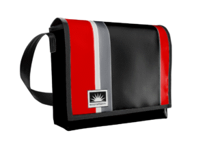 Freigestellte 17-Zoll Laptoptasche aus LKW-Plane von Complan mit verstellbarem Laptopfach, Covermaster-Innenfutter und YKK-Reißverschluss