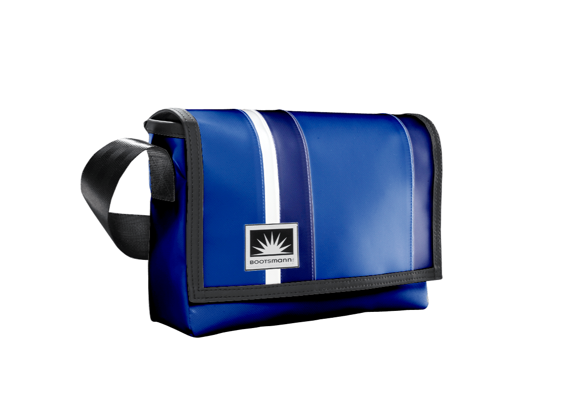 Freigestellte Bootsmann Umhängetasche Größe M aus LKW-Plane von Complan mit Innentasche, YKK-Reißverschluss, Handytasche und Karabiner