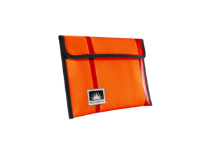 MacBook-Tasche 13 Zoll aus LKW-Plane von Complan, Innenfutter aus Covermaster, gepolstert, robust und wetterfest, handgefertigt in Kiel Beschreibung: