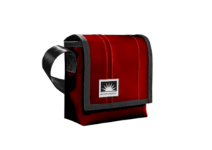 Bootsmann Tasche S freigestellt aus LKW-Plane – robuste mittelkleine Umhängetasche