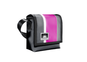 Freigestellte Bootsmann S Umhängetasche aus LKW-Plane von Complan in Anthrazit, mit Innentasche und Handytasche, YKK-Reißverschluss sichtbar