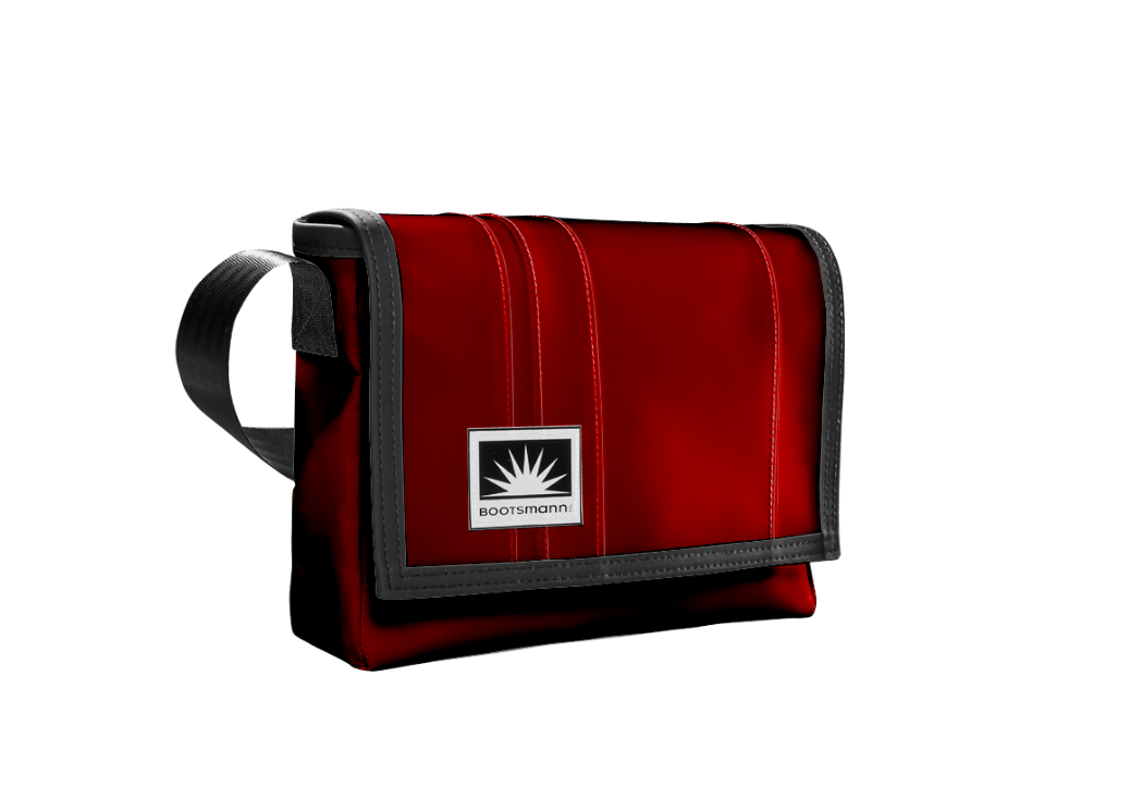 Bootsmann Tasche S-quer freigestellt aus LKW-Plane – robuste, querformatige Umhängetasche