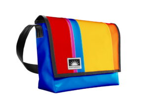 Bootsmann Tasche XL aus LKW-Plane in Himmelblau Gelb Orange Rot freigestellt