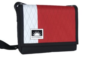 Umhängetasche S-quer aus X-Pac VX21 in Rot und Weiß, wasserdicht, freigestellt