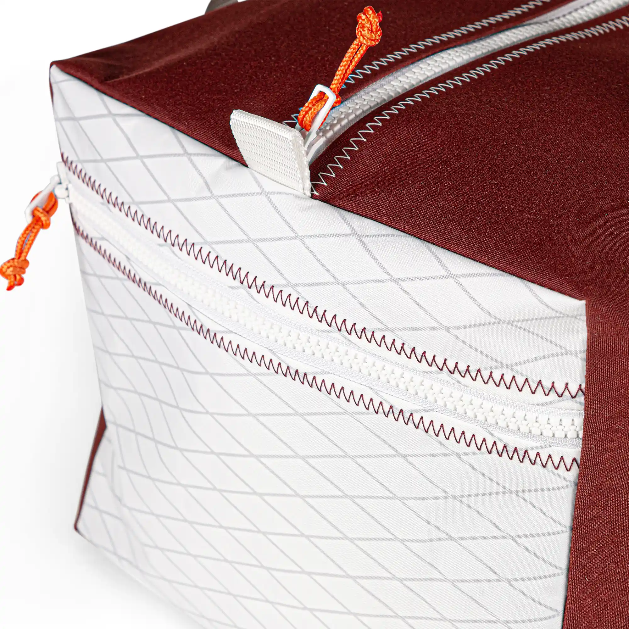 Freigestellte Sporttasche Weekender Größe L aus Persenningstoff