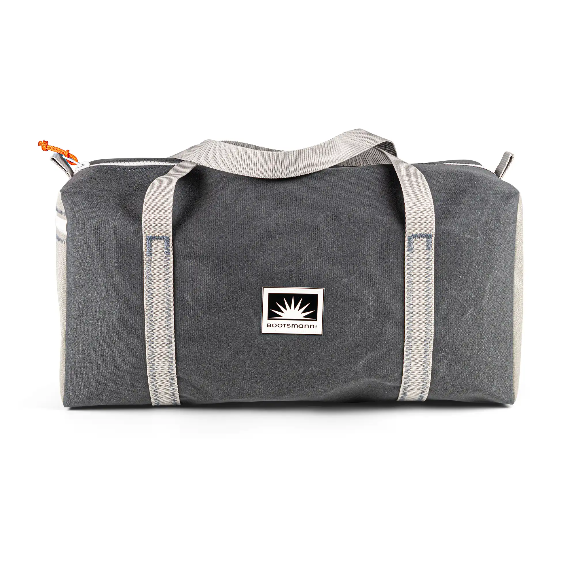 Freigestellte Sporttasche Weekender Größe M aus Persenningstoff