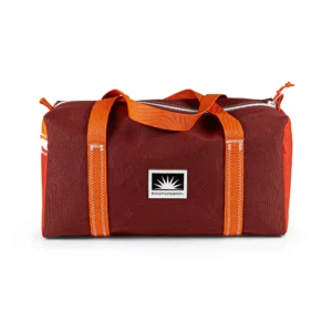Freigestellte Sporttasche Weekender Größe S aus Persenningstoff